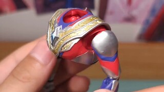 Tìm hiểu cách thêm đèn vào shf của Ultraman Triga trong một phút