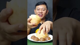 MAKAN CEMILAN KELAPA MENTAH  ENAK BANGET