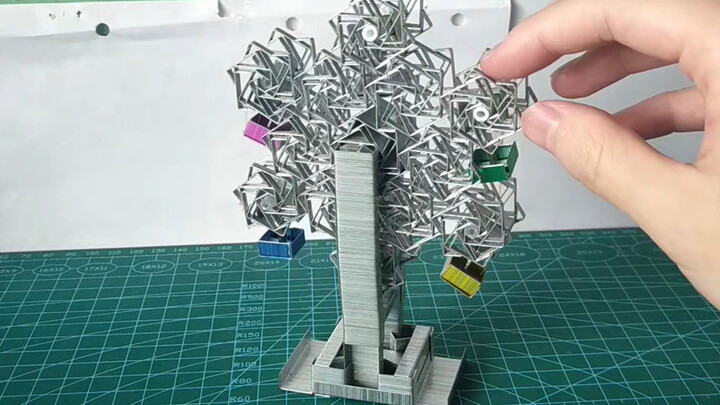 Use staples to build a Ferris wheel