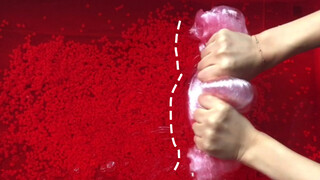 Trải nghiệm khi chơi với một thùng lớn slime hương dâu? Hãy cùng xem!
