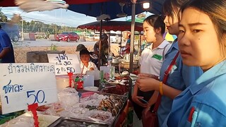 ยำรวมมิตรทะเล50บาทได้เยอะมาก แซ่บๆที่ ถนนstreet  food ตลาดนพเกล้า