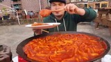 Thánh ăn hàn quốc mukbang ăn Yeopgi Tteokbokki và YAMeon Tteokbokki trộn lẫn cực ngon