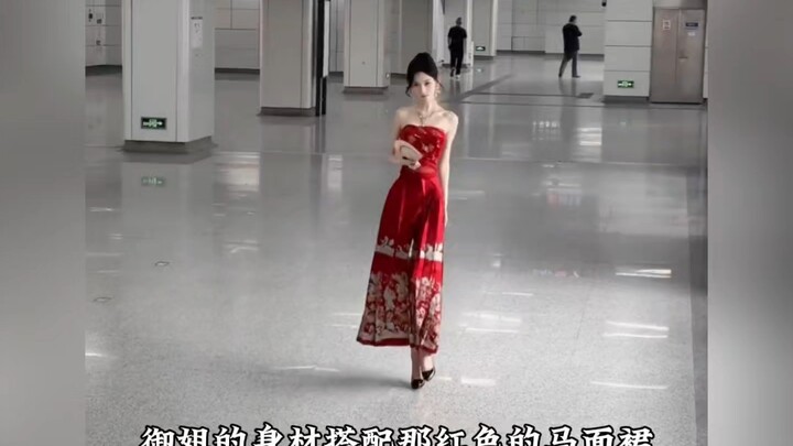 这才是真正的东方美学#汉服走秀花落尽 #汉服走秀 #马面裙  #优雅气质女神时尚穿搭