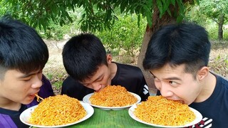 แข่งกินมาม่าเผ็ดเกาหลี ห้ามใช้มือห้ามใช้ช้อน ใช้แต่ปากเผ็ดร้อนขนาดไหน?