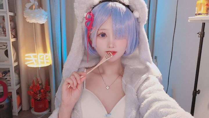 【孔雀鱼/ASMR】听听牙齿与勺子碰撞的声音吧~