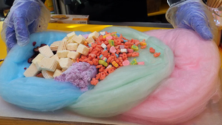 Cotton Candy Ice Cream Fruit Britto - อาหารริมทางเกาหลี