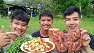 กินส้มตำไก่ย่างวิเชียรบุรี แซ่บๆ เที่ยงๆบรรยากาศฝนตกเย็นสบาย