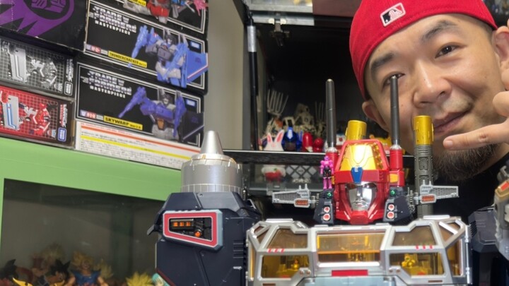 Anak laki-laki mana yang tidak menyukai robot besar dan menyenangkan ini? ! Benteng Udara Bergerak D