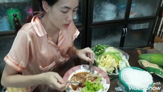 bún nước lèo cá hộp món ngon thái lan