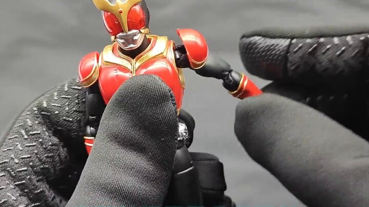 Demon King-level pirated KO True Bone Carving Kuuga returns to the arena? Let's see how the re-editi