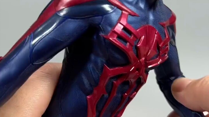 Do you know if this guy is Spider-Man? Or a time traveler? Hottoys game Spider-Man 2099 is here!