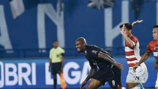 KOMENTAR BOJAN PERSIB DITAHAN IMBANG MADURA UNITED