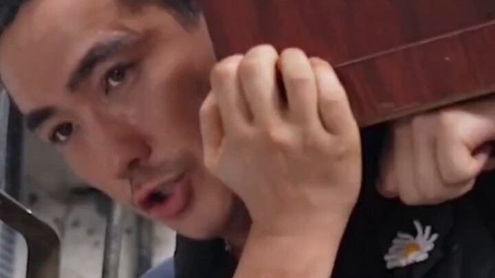 Kesulitan yang dialami Mo Sanmei di tempat kerja, dan aktor Zhu Yilong "memakai" jiwa Mo Sanmei dan 