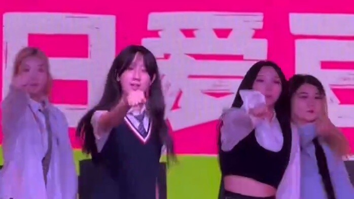 【GIRLS NEVER DIE】Roadshow direct shot of 12 little girls, they are so great