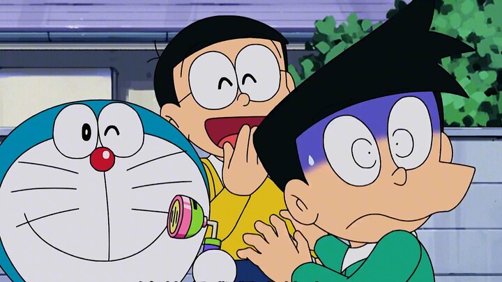 Doraemon: Fatty Blue menyewa pesawat untuk ayahnya dan duduk berdua dengan pramugari cantik.