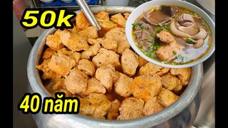 Mê mẩn Bún Bò Chả Cua Chất O chuẩn hệ Huế 40 năm với dàn topping hùng hậu