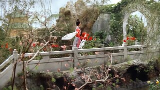 感受一下老电影里的莲步轻移，这样的古典仪态现在再也看不到了