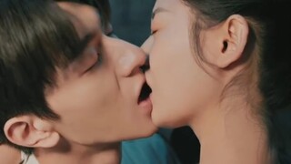 Damn! Lin Yi is such a good kisser!