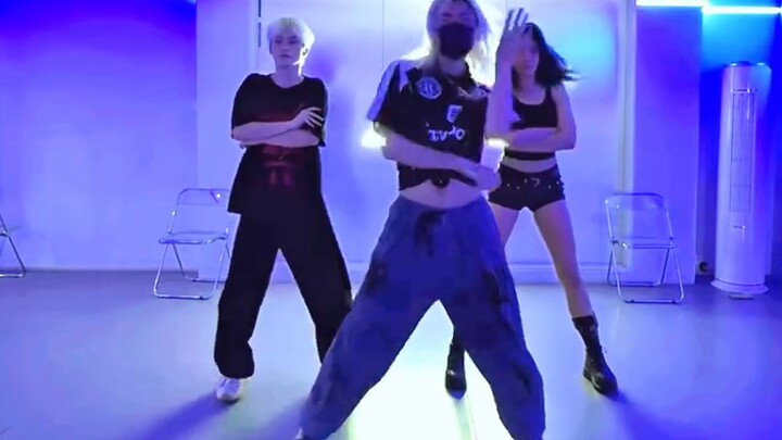 [Mirror cover dance ปรับสีห้องซ้อมต้องมี] Toxic (cover) - Yeji Giselle Julie
