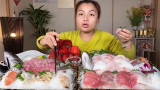 Dâu tây & Sashimi mãi đỉnh ta nói 1 mình cân 2 mâm to đùng muốn ứ hự