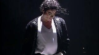 MJ diễn BillieJean ở Đêm nhạc huyền thoại năm 1997 tại Munich, Đức