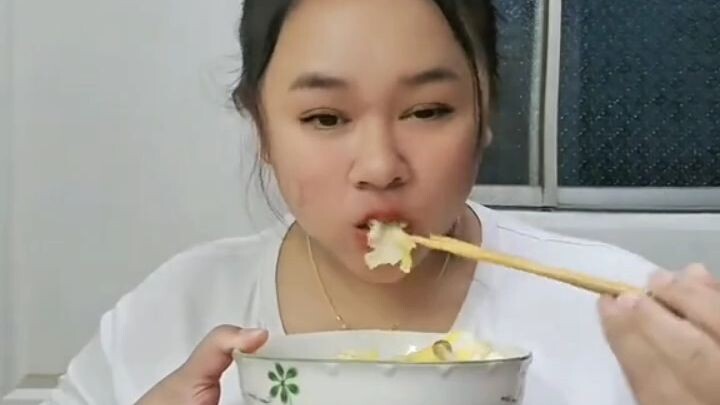 BBW : Mari makan ,jangan sampe salfox yah 🤫🤭😋