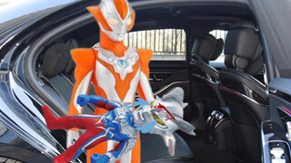 Children's Enlightenment Early Education Toy Video: Little Ciro Ultraman understands that seat belts