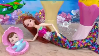 Barbie Theater: Baby wakes up in shell, mom turns into mermaid