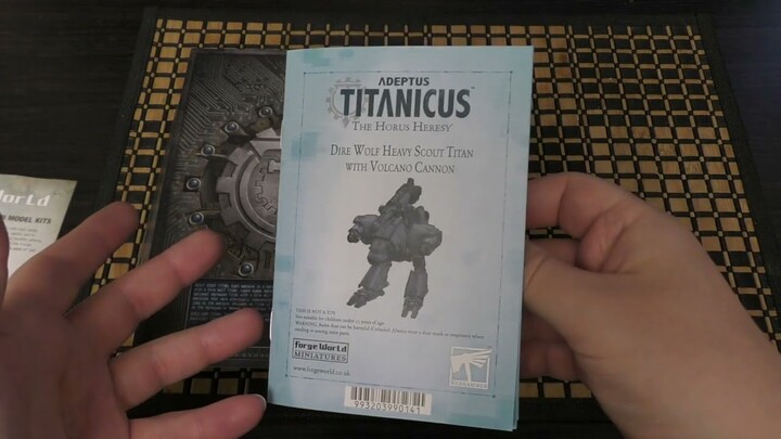 Adeptus Titanicus - Dire Wolf Heavy Scout Titan - Unboxing (AT)