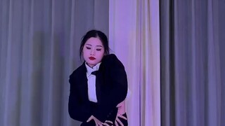 Tất cả mọi thứ bạn nhận được là một nàng tiên! JINI Solo ra mắt C'mon full song dance | 10 bộ trang 