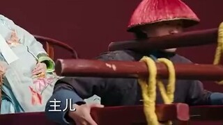 Hahaha, Ruyi is still more elegant when sitting in a sedan chair