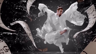 “霓裳一曲千峰上，舞破中原始下来”