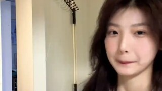 Người chị đã về nhà vào ngày Quốc tế Lao động để thử nghiệm những phản ứng khác nhau của hai em trai