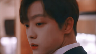 "Tôi muốn sống, nhưng cuộc sống thực sự tồi tệ. Cuối cùng, tôi lấy hết can đảm để tìm mẹ và mặc bộ đ