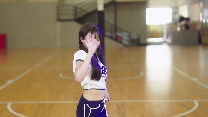 สาวนักเรียนสุดพลังในชุดกีฬาหรือสาวนักเรียนสุดอ่อนโยนในเครื่องแบบ ใครจะทำให้หัวใจคุณเต้นแรงกว่ากัน? 4