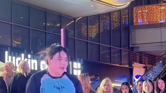 ฉันชอบโบราณคดี ไม่คิดว่าจะได้ยินมันขณะเต้น! - -