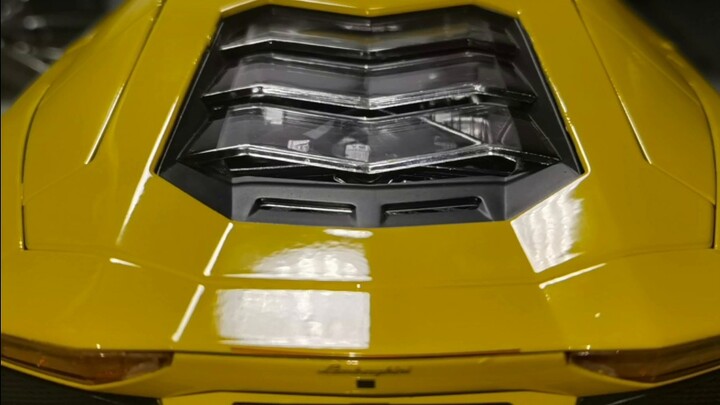 1:18 Sự khác biệt giữa Lamborghini Aventador và các mẫu xe cùng giá là bao nhiêu về mọi mặt?