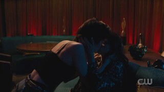 Charmed 4x10 - Kissing Scene — Mel and Roxie (Melonie Diaz and Shi Ne Nielson)