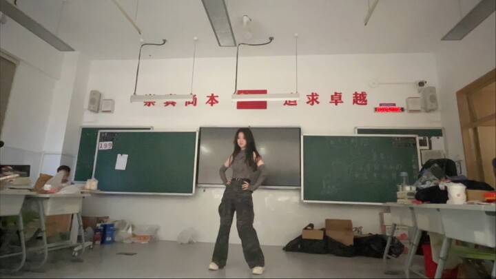 高中班级晚会翻跳whiplash