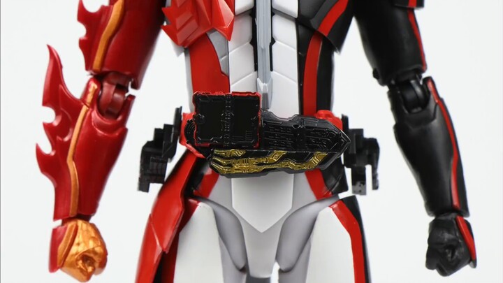 <Animasi Stop Motion> SHF Kamen Rider Holy Blade Courage Dragon (Unboxing)