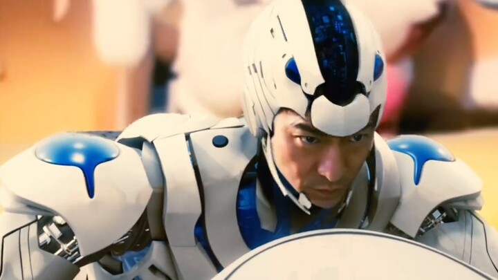 Check out the nine transformable motorcycles in the movie. Which one do you like? The girl's motorcy