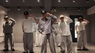 It's 2025 now. Does anyone still remember this dance that was all the rage on the Internet?