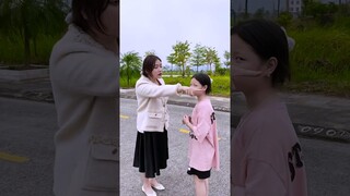 SHK - Bé gái trêu chọc anh khuyết tật - Little girl teasing disabled people ! #shorts