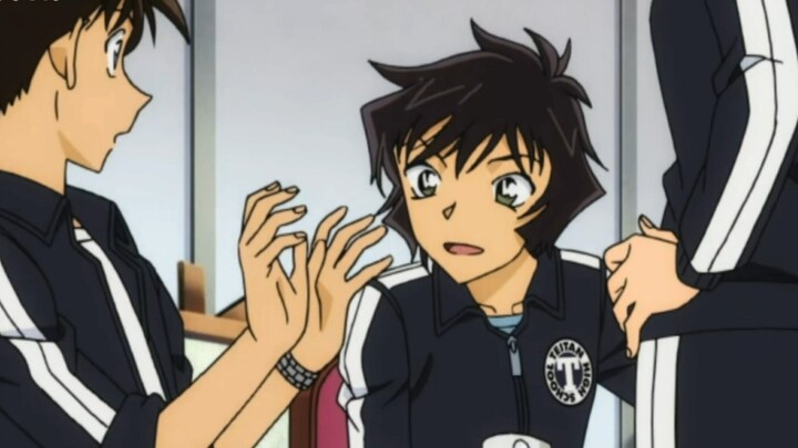 Lan: Why are my classmates all talking about the kiss between Shinichi and I in London?!