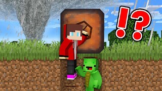 EPIC TORNADO vs. Doomsday Bunker JJ and Mikey in Minecraft challenge (Maizen Mizen Mazien)