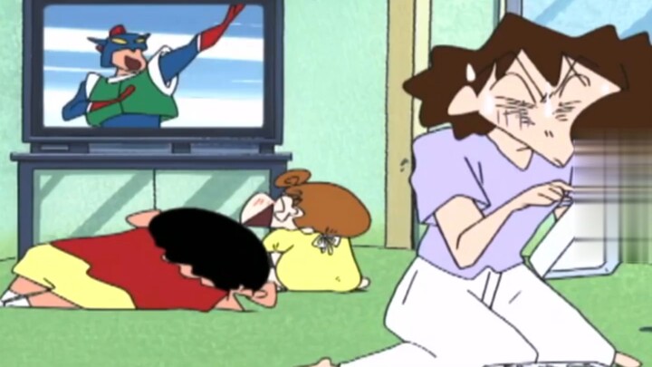 Shin-chan memenangkan mainan baru yang mahal, tetapi pasangan itu memiliki niat jahat dan ingin menj