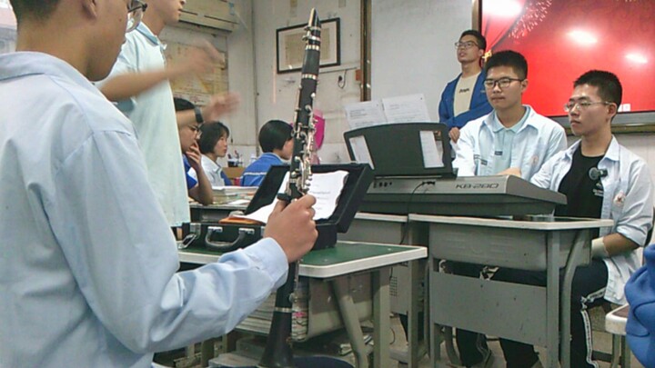 [ไฟล์เสริม] เมื่อเสียงเพลง "Call of Silence" ดังขึ้นในห้องเรียน...