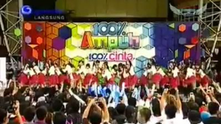 JKT48 - Heavy Rotation (Live With Lyrics)