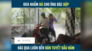 Đưa nhầm đá cho oing bác đập và cái kết😆