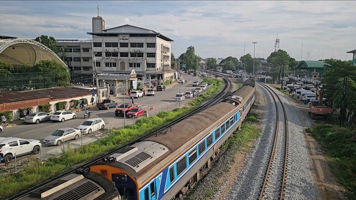 รถไฟเข้าโค้ง